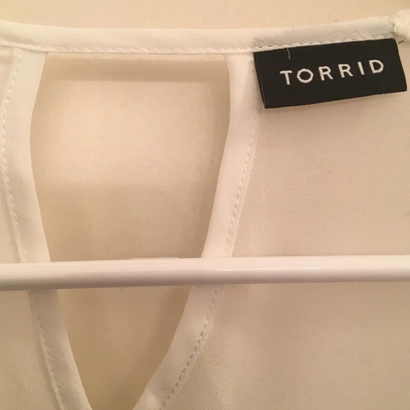 Torrid lightweight floral print pull over top. - Picture 4 of 6